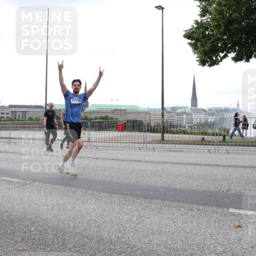 29.06.2025 - hella hamburg halbmarathon Lena Gebhardt http://msf.ph/oto/8279649 29.06.2025 10:46:29 Lombardsbrücke 1371, 1375, 1429, 1465, 1532, 1608, 1837, 1999, 2162, 2423, 2500, 2697, 2773, 2813, 2951, 3277, 3406, 3410, 3469, 3734, 4119, 4202, 4223, 4296, 4342, 4355, 4448, 4604, 5697, 5700, 5703, 5769, 5770, 5854, 5892, 6068, 6124, 6161, 6392, 7303, 7364, 7368, 7374, 7767, 7894, 7960, 7983, 8047, 8477, 8551, 8700, 9129, 9337, 9426, 9445, 9691, 10153, 10230, 11358, 11361, 11876, 11910, 12298, 12333, 12507, 12522, 13969, 14261, 15852, 16882, 16987 meine-sportfotos.de