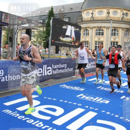 29.06.2025 - hella hamburg halbmarathon Michael Strokosch http://msf.ph/oto/8279672 29.06.2025 10:54:19 Ziel 3103, 3177, 3861, 3898, 6082, 6084, 6443, 7274, 8223, 11430, 12213, 13033, 13803, 15169, 15524, 16527, 16574, 16750, 16780, 16879, 17087 meine-sportfotos.de