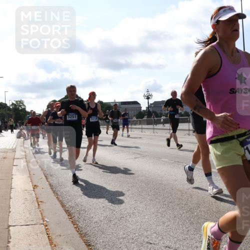 29.06.2025 - hella hamburg halbmarathon Lena Gebhardt http://msf.ph/oto/8279681 29.06.2025 09:58:01 Lombardsbrücke 9163, 3251, 3114, 700, 1131, 1034, 1094, 1179, 1190, 1258, 1320, 1321, 1335, 1422, 1563, 1870, 2034, 2070, 2138, 2397, 2417, 2448, 2488, 2612, 2636, 2711, 2946, 3058, 3091, 3114, 3251, 3999, 4261, 4379, 4814, 4903, 5032, 5093, 5305, 5672, 5775, 5820, 5907, 6164, 6355, 6356, 6374, 6569, 6580, 6585, 6628, 6754, 6776, 7065, 7134, 7409, 7478, 7509, 7594, 7646, 7724, 7896, 7930, 7932, 7952, 7973, 7976, 8508, 8590, 9057, 9656 meine-sportfotos.de