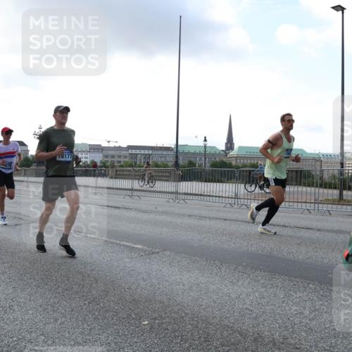 29.06.2025 - hella hamburg halbmarathon Lena Gebhardt http://msf.ph/oto/8279684 29.06.2025 09:45:30 Lombardsbrücke 4679, 78177, 57, 1686, 1707, 1758, 1990, 2689, 2746, 3043, 4050, 4129, 4679, 4698, 4749, 5070, 5328, 5746, 5826, 6358, 6781, 7272, 7389, 7481, 7651, 7723, 7965, 8190, 8209, 8883, 9137, 9381, 9571, 9634, 10017, 10171, 10486, 10876, 11120, 11169, 11413, 11857, 12049, 12234, 12308, 12595, 12691, 12900, 12988, 13066, 13618, 14028, 14140, 14289, 15672, 15883, 16157, 16713, 16818, 17428 meine-sportfotos.de