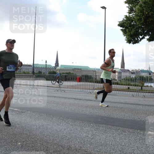 29.06.2025 - hella hamburg halbmarathon Lena Gebhardt http://msf.ph/oto/8279712 29.06.2025 09:45:30 Lombardsbrücke 18177, 57, 1686, 1707, 1758, 1990, 2689, 2746, 3043, 4050, 4129, 4679, 4698, 4749, 5070, 5328, 5746, 5826, 6358, 6781, 7272, 7389, 7481, 7651, 7723, 7965, 8190, 8209, 8883, 9137, 9381, 9571, 9634, 10017, 10171, 10486, 10876, 11120, 11169, 11413, 11857, 12049, 12234, 12308, 12595, 12691, 12900, 12988, 13066, 13618, 14028, 14140, 14289, 15672, 15883, 16157, 16713, 16818, 17428 meine-sportfotos.de