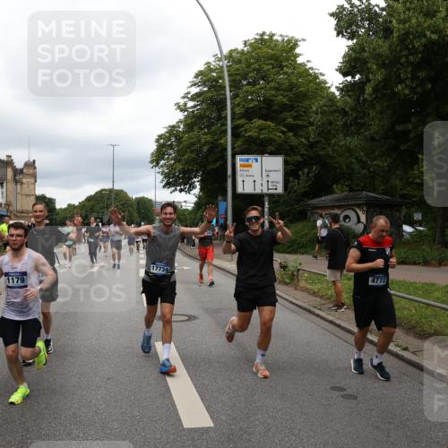 29.06.2025 - hella hamburg halbmarathon Yannick Fuchs http://msf.ph/oto/8279715 29.06.2025 10:49:39 20KM 1179, 1193, 1834, 2612, 3037, 3058, 3668, 4249, 4951, 5643, 5672, 6569, 6591, 6924, 7147, 7221, 7594, 7976, 8255, 8573, 8691, 9361, 9562, 10582, 11039, 11231, 12196, 12545, 13234, 13236, 13470, 13474, 14365, 15184, 15300, 15484, 15584, 15818, 15884, 16176, 16213, 16401, 16521, 16786, 17133, 17259, 17615, 17640, 17642, 17734, 17940, 18064, 18212, 18290, 18340, 18495, 18741, 18746, 18835, 19047, 19120, 19152 meine-sportfotos.de