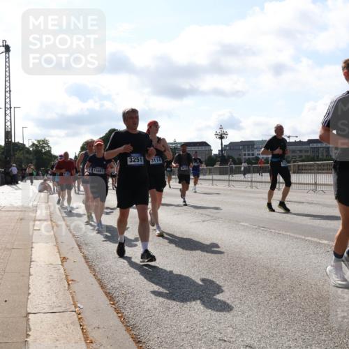 29.06.2025 - hella hamburg halbmarathon Lena Gebhardt http://msf.ph/oto/8279734 29.06.2025 09:58:02 Lombardsbrücke 9163, 3251, 3114, 12, 15061, 5672, 15125, 1034, 1094, 1179, 1190, 1258, 1320, 1321, 1335, 1563, 1815, 1870, 2034, 2070, 2138, 2397, 2417, 2448, 2488, 2612, 2636, 2711, 2946, 3058, 3091, 3114, 3251, 3999, 4261, 4379, 4814, 4903, 5032, 5093, 5305, 5672, 5775, 5820, 5907, 6164, 6355, 6356, 6374, 6569, 6580, 6585, 6628, 6754, 6776, 6897, 7065, 7134, 7409, 7478, 7509, 7594, 7646, 7724, 7856, 7896, 7952, 7973, 7976, 8508, 8590, 9012, 9057, 9562, 9656 meine-sportfotos.de