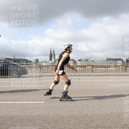 29.06.2025 - hella hamburg halbmarathon Lena Gebhardt http://msf.ph/oto/8279745 29.06.2025 09:05:02 Lombardsbrücke  meine-sportfotos.de