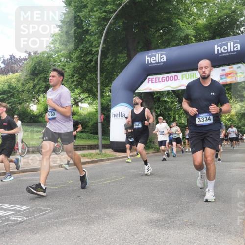 29.06.2025 - hella hamburg halbmarathon KatJ http://msf.ph/oto/8279750 29.06.2025 10:40:39 Zwischen KM18-KM19 3334, 3999, 6723, 7918 meine-sportfotos.de
