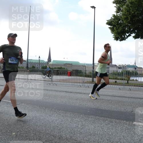 29.06.2025 - hella hamburg halbmarathon Lena Gebhardt http://msf.ph/oto/8279759 29.06.2025 09:45:31 Lombardsbrücke 4679, 18177, 57, 1686, 1707, 1758, 1990, 2689, 2746, 3043, 4050, 4129, 4679, 4698, 4749, 5070, 5328, 5550, 5746, 5826, 6358, 6781, 7272, 7389, 7481, 7651, 7723, 7965, 8190, 8209, 8883, 9137, 9381, 9571, 9634, 10017, 10171, 10486, 10876, 11120, 11169, 11413, 11857, 12049, 12234, 12308, 12595, 12691, 12900, 12988, 13066, 13618, 14028, 14140, 14289, 15672, 15883, 16157, 16713, 16818, 17428 meine-sportfotos.de
