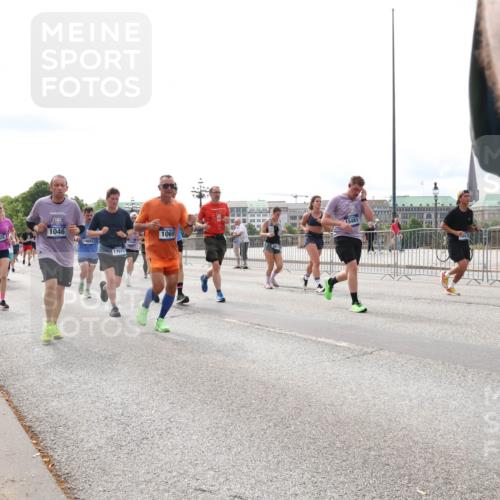 29.06.2025 - hella hamburg halbmarathon Lena Gebhardt http://msf.ph/oto/8279769 29.06.2025 10:20:27 Lombardsbrücke 8025, 1046, 14894, 15481, 1069, 17671, 1011, 1046, 1069, 1110, 1115, 1471, 1474, 2053, 2064, 2101, 2325, 2478, 2834, 3278, 3434, 3733, 3781, 3842, 4154, 4166, 4288, 4422, 4585, 4614, 4737, 4739, 4754, 4869, 5181, 5397, 5556, 5625, 5659, 5811, 5812, 5831, 5937, 6951, 7018, 7101, 7131, 7519, 7739, 7744, 7808, 8025, 8387, 8462, 8588, 8738, 9136, 9196, 9722, 9735, 9873, 10041, 10414, 10550, 10595, 10613, 10647, 10701, 10754, 11028, 11100, 11603, 11835, 11995 meine-sportfotos.de