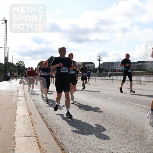 29.06.2025 - hella hamburg halbmarathon Lena Gebhardt http://msf.ph/oto/8279781 29.06.2025 09:58:02 Lombardsbrücke 12, 15061, 3251, 3114, 5672, 15125, 1034, 1094, 1179, 1190, 1258, 1320, 1321, 1335, 1563, 1815, 1870, 2034, 2070, 2138, 2397, 2417, 2448, 2488, 2612, 2636, 2711, 2946, 3058, 3091, 3114, 3251, 3999, 4261, 4379, 4814, 4903, 5032, 5093, 5305, 5672, 5775, 5820, 5907, 6164, 6355, 6356, 6374, 6569, 6580, 6585, 6628, 6754, 6776, 6897, 7065, 7134, 7409, 7478, 7509, 7594, 7646, 7724, 7856, 7896, 7952, 7973, 7976, 8508, 8590, 9012, 9057, 9562, 9656 meine-sportfotos.de