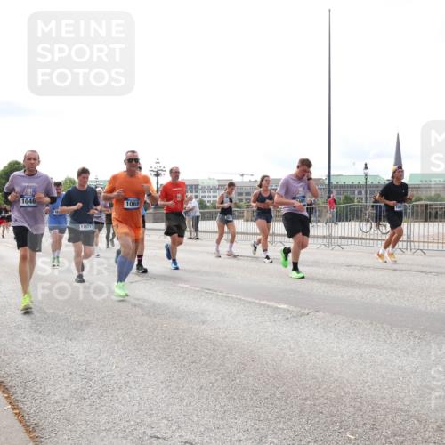 29.06.2025 - hella hamburg halbmarathon Lena Gebhardt http://msf.ph/oto/8279803 29.06.2025 10:20:27 Lombardsbrücke 1046, 17671, 1069, 1011, 1046, 1069, 1110, 1115, 1471, 1474, 2053, 2064, 2101, 2325, 2478, 2834, 3278, 3434, 3733, 3781, 3842, 4154, 4166, 4288, 4422, 4585, 4614, 4737, 4739, 4754, 4869, 5181, 5397, 5556, 5625, 5659, 5811, 5812, 5831, 5937, 6951, 7018, 7101, 7131, 7519, 7739, 7744, 7808, 8025, 8387, 8462, 8588, 8738, 9136, 9196, 9722, 9735, 9873, 10041, 10414, 10550, 10595, 10613, 10647, 10701, 10754, 11028, 11100, 11603, 11835, 11995 meine-sportfotos.de