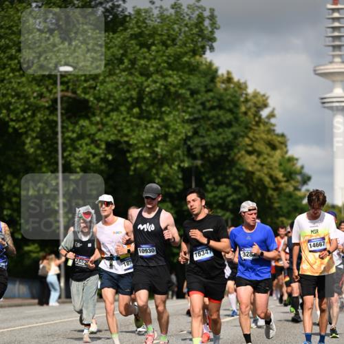29.06.2025 - hella hamburg halbmarathon Dr. Thomas Lammeyer http://msf.ph/oto/8279809 29.06.2025 09:53:13 Kennedybrücke 1343, 1445, 1800, 1975, 2324, 2573, 2750, 2949, 3116, 3136, 3282, 3431, 4148, 4303, 4425, 4766, 5248, 5648, 5889, 6123, 6149, 7035, 7229, 8370, 8465, 9264, 9265, 9296, 9914, 10930 meine-sportfotos.de
