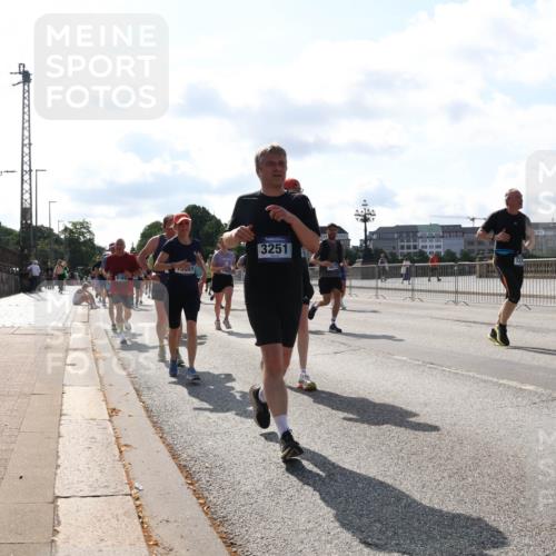 29.06.2025 - hella hamburg halbmarathon Lena Gebhardt http://msf.ph/oto/8279827 29.06.2025 09:58:02 Lombardsbrücke 9163, 3251, 1034, 1094, 1179, 1190, 1258, 1320, 1321, 1335, 1563, 1815, 1870, 2034, 2070, 2138, 2397, 2417, 2448, 2488, 2612, 2636, 2711, 2946, 3058, 3091, 3114, 3251, 3999, 4261, 4379, 4814, 4903, 5032, 5093, 5305, 5672, 5775, 5820, 5907, 6164, 6355, 6356, 6374, 6569, 6580, 6585, 6628, 6754, 6776, 6897, 7065, 7134, 7409, 7478, 7509, 7594, 7646, 7724, 7856, 7896, 7952, 7973, 7976, 8508, 8590, 9012, 9057, 9562, 9656 meine-sportfotos.de