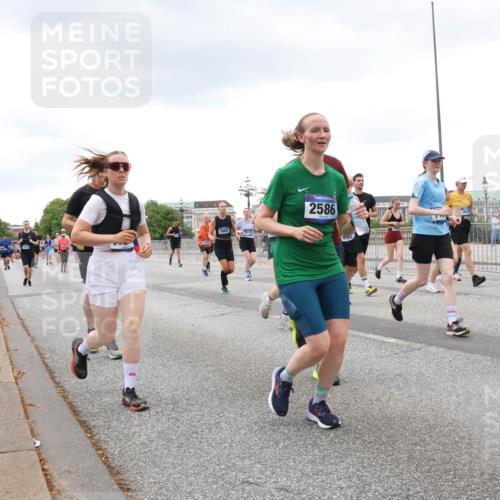 29.06.2025 - hella hamburg halbmarathon Lena Gebhardt http://msf.ph/oto/8279829 29.06.2025 10:54:52 Lombardsbrücke 5882, 2586, 6502, 1198, 1949, 2084, 2244, 2452, 2532, 2566, 2586, 2632, 3002, 3274, 3761, 3795, 3857, 4191, 4192, 4971, 5185, 5216, 5392, 5500, 5727, 5882, 5933, 5993, 6023, 6279, 6395, 6396, 6839, 6944, 6982, 7238, 7986, 8012, 8186, 9130, 9521, 9596, 10109, 10331, 10471, 10686, 11033, 11226, 11287, 11567, 11569, 11737, 11788, 11908, 12147, 12148, 12240, 12268, 12270, 12930, 13272, 13283, 13548, 13944, 13945, 13979, 13980, 14515 meine-sportfotos.de