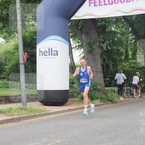 29.06.2025 - hella hamburg halbmarathon KatJ http://msf.ph/oto/8279833 29.06.2025 10:10:23 Zwischen KM18-KM19  meine-sportfotos.de