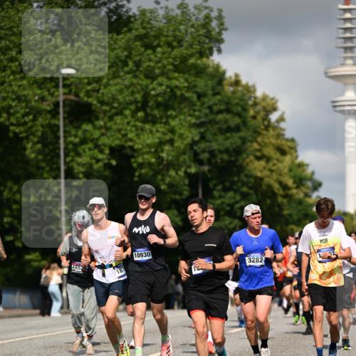 29.06.2025 - hella hamburg halbmarathon Dr. Thomas Lammeyer http://msf.ph/oto/8279858 29.06.2025 09:53:13 Kennedybrücke 1343, 1445, 1800, 1975, 2324, 2573, 2750, 2949, 3116, 3136, 3282, 3431, 4148, 4303, 4425, 4766, 5248, 5648, 5889, 6123, 6149, 7035, 7229, 8370, 8465, 9264, 9265, 9296, 9914, 10930 meine-sportfotos.de