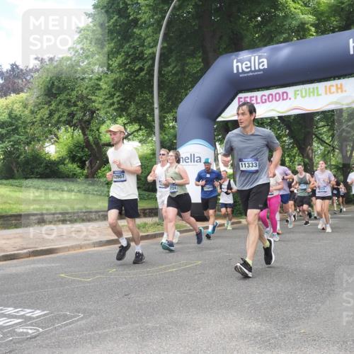 29.06.2025 - hella hamburg halbmarathon KatJ http://msf.ph/oto/8279860 29.06.2025 10:40:41 Zwischen KM18-KM19 3334, 3999, 5077, 6723, 7918, 8335 meine-sportfotos.de