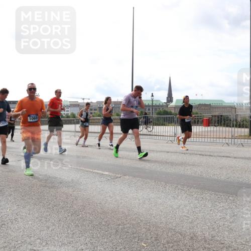 29.06.2025 - hella hamburg halbmarathon Lena Gebhardt http://msf.ph/oto/8279867 29.06.2025 10:20:27 Lombardsbrücke 1046, 14894, 1069, 17671, 1011, 1046, 1069, 1110, 1115, 1471, 1474, 2053, 2064, 2101, 2325, 2478, 2834, 3278, 3434, 3733, 3781, 3842, 4154, 4166, 4288, 4422, 4585, 4614, 4737, 4739, 4754, 4869, 5181, 5397, 5556, 5625, 5659, 5811, 5812, 5831, 5937, 6951, 7018, 7101, 7131, 7519, 7739, 7744, 7808, 8025, 8387, 8462, 8588, 8738, 9136, 9196, 9722, 9735, 9873, 10041, 10414, 10550, 10595, 10613, 10647, 10701, 10754, 11028, 11100, 11603, 11835, 11995 meine-sportfotos.de