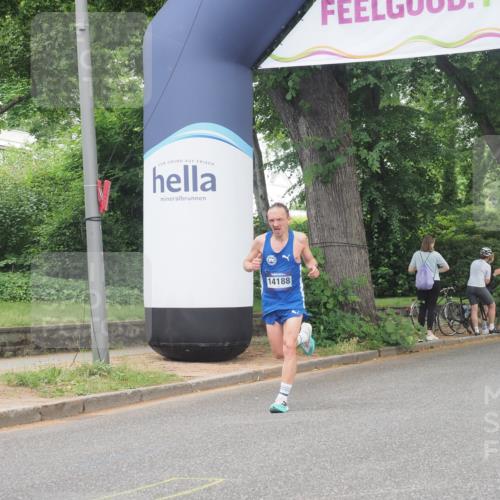 29.06.2025 - hella hamburg halbmarathon KatJ http://msf.ph/oto/8279878 29.06.2025 10:10:23 Zwischen KM18-KM19  meine-sportfotos.de