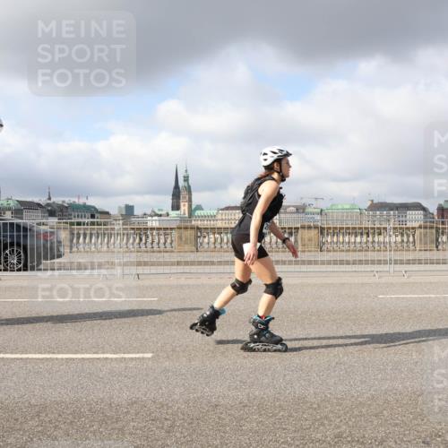 29.06.2025 - hella hamburg halbmarathon Lena Gebhardt http://msf.ph/oto/8279880 29.06.2025 09:05:02 Lombardsbrücke  meine-sportfotos.de