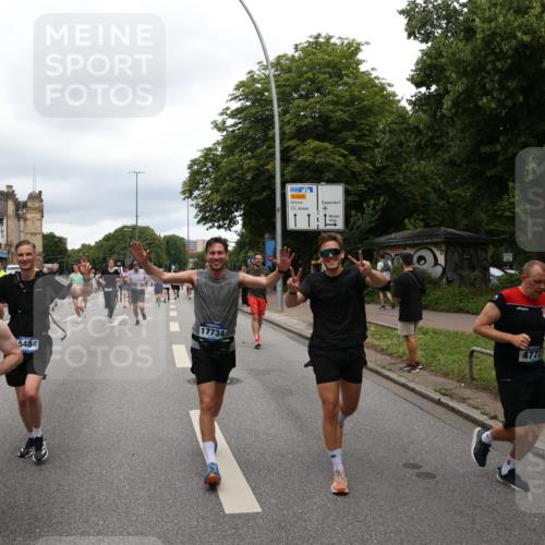 29.06.2025 - hella hamburg halbmarathon Yannick Fuchs http://msf.ph/oto/8279888 29.06.2025 10:49:39 20KM 1179, 1193, 1834, 2612, 3037, 3058, 3668, 4249, 4951, 5643, 5672, 6569, 6591, 6924, 7147, 7221, 7594, 7976, 8255, 8573, 8691, 9361, 9562, 10582, 11039, 11231, 12196, 12545, 13234, 13236, 13470, 13474, 14365, 15184, 15300, 15484, 15584, 15818, 15884, 16176, 16213, 16401, 16521, 16786, 17133, 17259, 17615, 17640, 17642, 17734, 17940, 18064, 18212, 18290, 18340, 18495, 18741, 18746, 18835, 19047, 19120, 19152 meine-sportfotos.de