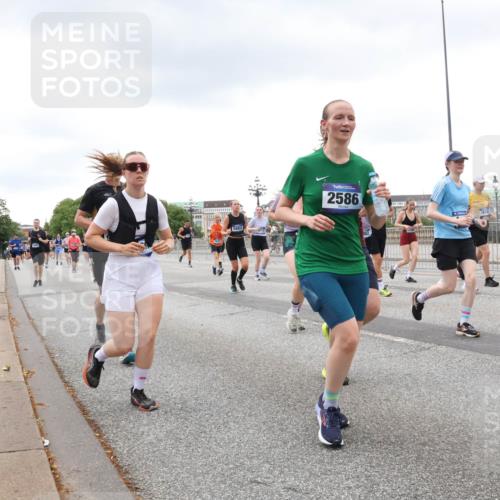 29.06.2025 - hella hamburg halbmarathon Lena Gebhardt http://msf.ph/oto/8279889 29.06.2025 10:54:52 Lombardsbrücke 5882, 2586, 1198, 1949, 2084, 2244, 2452, 2532, 2566, 2586, 2632, 3002, 3274, 3761, 3795, 3857, 4191, 4192, 4971, 5185, 5216, 5392, 5500, 5727, 5882, 5933, 5993, 6023, 6279, 6395, 6396, 6839, 6944, 6982, 7238, 7986, 8012, 8186, 9130, 9521, 9596, 10109, 10331, 10471, 10686, 11033, 11226, 11287, 11567, 11569, 11737, 11788, 11908, 12147, 12148, 12240, 12268, 12270, 12930, 13272, 13283, 13548, 13944, 13945, 13979, 13980, 14515 meine-sportfotos.de