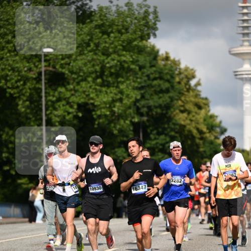 29.06.2025 - hella hamburg halbmarathon Dr. Thomas Lammeyer http://msf.ph/oto/8279898 29.06.2025 09:53:13 Kennedybrücke 1343, 1445, 1800, 1975, 2324, 2573, 2750, 2949, 3116, 3136, 3282, 3431, 4148, 4303, 4425, 4766, 5248, 5648, 5889, 6123, 6149, 7035, 7229, 8370, 8465, 9264, 9265, 9296, 9914, 10930 meine-sportfotos.de