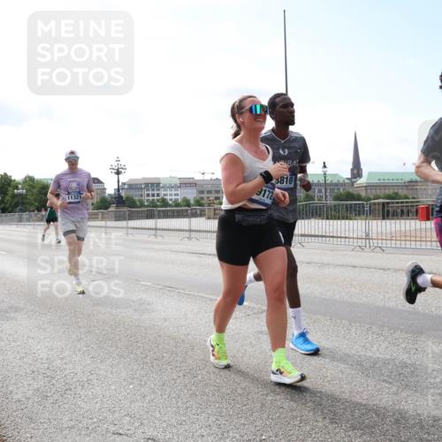 29.06.2025 - hella hamburg halbmarathon Lena Gebhardt http://msf.ph/oto/8279908 29.06.2025 10:11:34 Lombardsbrücke 1328, 1531, 1723, 1866, 1992, 3363, 3837, 4227, 5254, 5379, 5605, 7271, 7571, 8115, 8171, 8206, 8207, 8368, 8561, 8807, 8810, 9119, 9428, 10196, 10372, 10428, 11149, 11321, 11507, 11755, 12286, 12473, 13177, 13203, 13603, 13939, 14008, 14149, 14384, 15009, 15252, 15797, 15908, 15945, 16383, 17080, 17142, 17638, 17774, 17787, 17866, 18278, 18382, 19172, 19241 meine-sportfotos.de