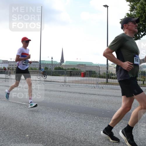 29.06.2025 - hella hamburg halbmarathon Lena Gebhardt http://msf.ph/oto/8279911 29.06.2025 09:45:31 Lombardsbrücke 4675, 18177, 57, 1686, 1707, 1758, 1990, 2689, 2746, 3043, 4050, 4129, 4679, 4698, 4749, 5070, 5328, 5550, 5746, 5826, 6358, 6781, 7272, 7389, 7481, 7651, 7723, 7965, 8190, 8209, 8883, 9137, 9381, 9571, 9634, 10017, 10171, 10486, 10876, 11120, 11169, 11413, 11857, 12049, 12234, 12308, 12595, 12691, 12900, 12988, 13066, 13618, 14028, 14140, 14289, 15672, 15883, 16157, 16713, 16818, 17428 meine-sportfotos.de