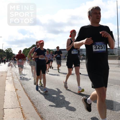 29.06.2025 - hella hamburg halbmarathon Lena Gebhardt http://msf.ph/oto/8279934 29.06.2025 09:58:03 Lombardsbrücke 9163, 9145, 3114, 3251, 1034, 1094, 1179, 1190, 1258, 1320, 1321, 1335, 1563, 1815, 1870, 2034, 2070, 2138, 2397, 2417, 2448, 2488, 2612, 2636, 2711, 2946, 3058, 3091, 3114, 3251, 3999, 4379, 4814, 4903, 5032, 5093, 5305, 5672, 5775, 6164, 6272, 6355, 6356, 6374, 6569, 6580, 6585, 6628, 6754, 6776, 6897, 7065, 7134, 7409, 7478, 7509, 7594, 7646, 7724, 7856, 7896, 7952, 7973, 7976, 8154, 8508, 8590, 9012, 9057, 9562, 9656 meine-sportfotos.de