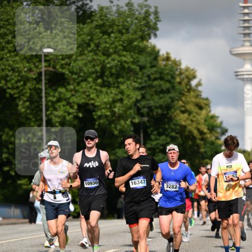 29.06.2025 - hella hamburg halbmarathon Dr. Thomas Lammeyer http://msf.ph/oto/8279944 29.06.2025 09:53:13 Kennedybrücke 1343, 1445, 1800, 1975, 2324, 2573, 2750, 2949, 3116, 3136, 3282, 3431, 4148, 4303, 4425, 4766, 5248, 5648, 5889, 6123, 6149, 7035, 7229, 8370, 8465, 9264, 9265, 9296, 9914, 10930 meine-sportfotos.de