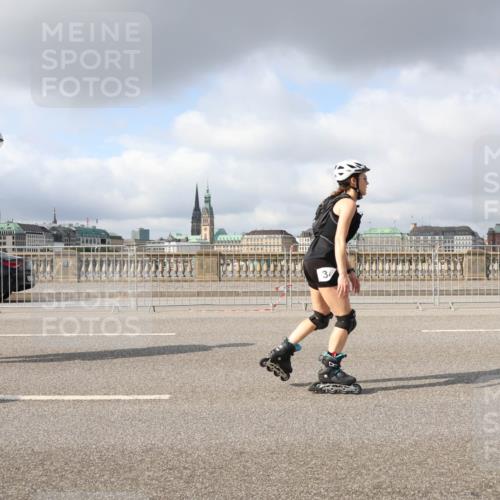 29.06.2025 - hella hamburg halbmarathon Lena Gebhardt http://msf.ph/oto/8279984 29.06.2025 09:05:03 Lombardsbrücke  meine-sportfotos.de