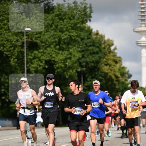 29.06.2025 - hella hamburg halbmarathon Dr. Thomas Lammeyer http://msf.ph/oto/8279988 29.06.2025 09:53:14 Kennedybrücke 1343, 1445, 1800, 1975, 2324, 2573, 2750, 2949, 3116, 3136, 3282, 3431, 4148, 4303, 4425, 5248, 5648, 5889, 6123, 6149, 7229, 7796, 8370, 8465, 9264, 9265, 9296, 9914, 10930 meine-sportfotos.de