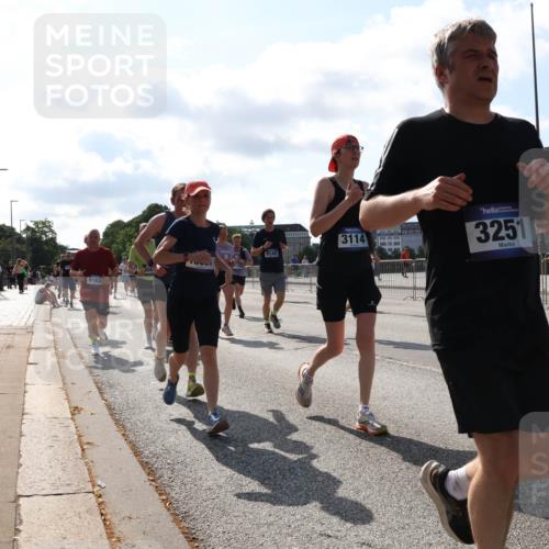 29.06.2025 - hella hamburg halbmarathon Lena Gebhardt http://msf.ph/oto/8279993 29.06.2025 09:58:03 Lombardsbrücke 9163, 9145, 3114, 3251, 1034, 1094, 1179, 1190, 1258, 1320, 1321, 1335, 1563, 1815, 1870, 2034, 2070, 2138, 2397, 2417, 2448, 2488, 2612, 2636, 2711, 2946, 3058, 3091, 3114, 3251, 3999, 4379, 4814, 4903, 5032, 5093, 5305, 5672, 5775, 6164, 6272, 6355, 6356, 6374, 6569, 6580, 6585, 6628, 6754, 6776, 6897, 7065, 7134, 7409, 7478, 7509, 7594, 7646, 7724, 7856, 7896, 7952, 7973, 7976, 8154, 8508, 8590, 9012, 9057, 9562, 9656 meine-sportfotos.de