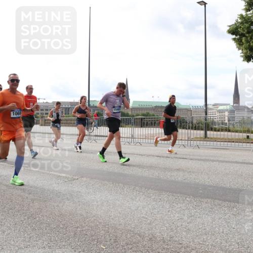 29.06.2025 - hella hamburg halbmarathon Lena Gebhardt http://msf.ph/oto/8279995 29.06.2025 10:20:27 Lombardsbrücke 17671, 1069, 15481, 1011, 1046, 1069, 1110, 1115, 1471, 1474, 2053, 2064, 2101, 2325, 2478, 2834, 3278, 3434, 3733, 3781, 3842, 4154, 4166, 4288, 4422, 4585, 4614, 4737, 4739, 4754, 4869, 5181, 5397, 5556, 5625, 5659, 5811, 5812, 5831, 5937, 6951, 7018, 7101, 7131, 7519, 7739, 7744, 7808, 8025, 8387, 8462, 8588, 8738, 9136, 9196, 9722, 9735, 9873, 10041, 10414, 10550, 10595, 10613, 10647, 10701, 10754, 11028, 11100, 11603, 11835, 11995 meine-sportfotos.de