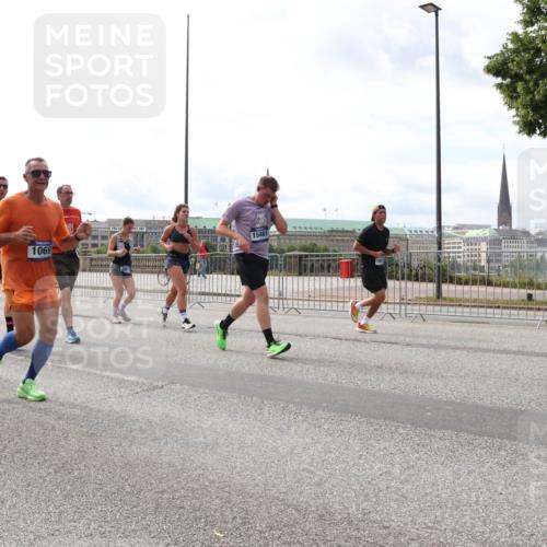 29.06.2025 - hella hamburg halbmarathon Lena Gebhardt http://msf.ph/oto/8280033 29.06.2025 10:20:27 Lombardsbrücke 17671, 1069, 15481, 1011, 1046, 1069, 1110, 1115, 1471, 1474, 2053, 2064, 2101, 2325, 2478, 2834, 3278, 3434, 3733, 3781, 3842, 4154, 4166, 4288, 4422, 4585, 4614, 4737, 4739, 4754, 4869, 5181, 5397, 5556, 5625, 5659, 5811, 5812, 5831, 5937, 6951, 7018, 7101, 7131, 7519, 7739, 7744, 7808, 8025, 8387, 8462, 8588, 8738, 9136, 9196, 9722, 9735, 9873, 10041, 10414, 10550, 10595, 10613, 10647, 10701, 10754, 11028, 11100, 11603, 11835, 11995 meine-sportfotos.de