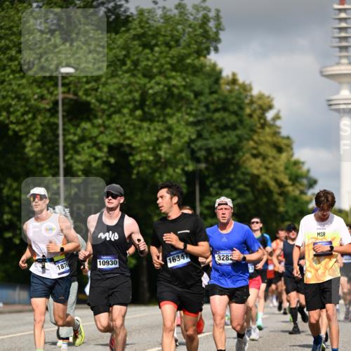 29.06.2025 - hella hamburg halbmarathon Dr. Thomas Lammeyer http://msf.ph/oto/8280037 29.06.2025 09:53:14 Kennedybrücke 1343, 1445, 1800, 1975, 2324, 2573, 2750, 2949, 3116, 3136, 3282, 3431, 4148, 4303, 4425, 5248, 5648, 5889, 6123, 6149, 7229, 7796, 8370, 8465, 9264, 9265, 9296, 9914, 10930 meine-sportfotos.de