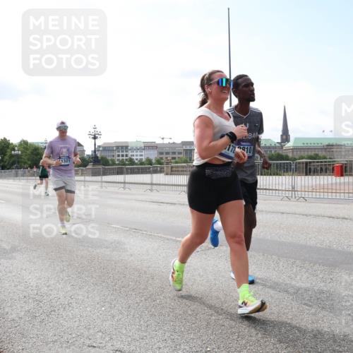 29.06.2025 - hella hamburg halbmarathon Lena Gebhardt http://msf.ph/oto/8280039 29.06.2025 10:11:34 Lombardsbrücke 1328, 1531, 1723, 1866, 1992, 3363, 3837, 4227, 5254, 5379, 5605, 7271, 7571, 8115, 8171, 8206, 8207, 8368, 8561, 8807, 8810, 9119, 9428, 10196, 10372, 10428, 11149, 11321, 11507, 11755, 12286, 12473, 13177, 13203, 13603, 13939, 14008, 14149, 14384, 15009, 15252, 15797, 15908, 15945, 16383, 17080, 17142, 17638, 17774, 17787, 17866, 18278, 18382, 19172, 19241 meine-sportfotos.de