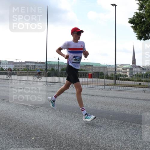 29.06.2025 - hella hamburg halbmarathon Lena Gebhardt http://msf.ph/oto/8280063 29.06.2025 09:45:32 Lombardsbrücke 4679, 57, 1686, 1707, 1758, 1990, 2689, 2746, 3043, 4050, 4129, 4679, 4698, 4749, 5070, 5187, 5328, 5550, 5746, 5826, 6358, 6781, 7272, 7389, 7481, 7651, 7723, 7965, 8190, 8209, 8883, 9137, 9381, 9571, 9634, 10017, 10171, 10486, 10876, 11120, 11169, 11413, 11857, 12049, 12232, 12234, 12308, 12595, 12691, 12900, 12988, 13066, 13618, 14028, 14140, 14289, 15672, 15883, 16157, 16713, 16818, 17428 meine-sportfotos.de