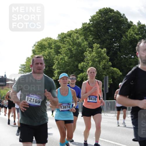 29.06.2025 - hella hamburg halbmarathon Jannik Wohlers http://msf.ph/oto/8280074 29.06.2025 10:02:44 Lombardsbrücke 1135, 1138, 1414, 1450, 1482, 2594, 2780, 2782, 2810, 3572, 4204, 4613, 6208, 6217, 7210, 7211, 7290, 7706, 7935, 8614, 9439, 10824, 12169, 12177, 12422, 13036, 13474, 13664, 13732, 13857, 13874, 14225, 14493, 16355, 16605, 16824, 18359, 18827 meine-sportfotos.de