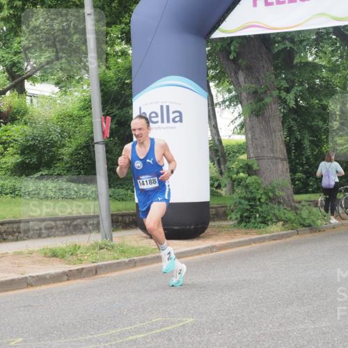 29.06.2025 - hella hamburg halbmarathon KatJ http://msf.ph/oto/8280084 29.06.2025 10:10:24 Zwischen KM18-KM19  meine-sportfotos.de