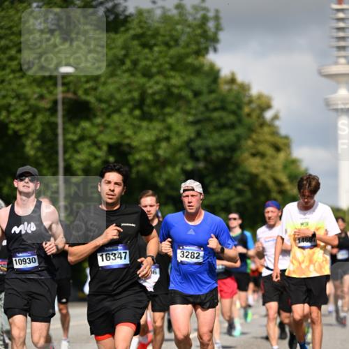 29.06.2025 - hella hamburg halbmarathon Dr. Thomas Lammeyer http://msf.ph/oto/8280115 29.06.2025 09:53:15 Kennedybrücke 1343, 1445, 1800, 1975, 2324, 2573, 2750, 2949, 3116, 3136, 3282, 3431, 4148, 4303, 4425, 5248, 5648, 5889, 6123, 6149, 6682, 7229, 7796, 8370, 8465, 9264, 9265, 9296, 9914, 10930 meine-sportfotos.de