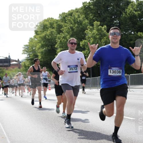 29.06.2025 - hella hamburg halbmarathon Jannik Wohlers http://msf.ph/oto/8280120 29.06.2025 10:02:45 Lombardsbrücke 1135, 1138, 1414, 1450, 1482, 2594, 2780, 2782, 2810, 3572, 4613, 6208, 6217, 7210, 7211, 7290, 7706, 7935, 8614, 9439, 10824, 12169, 12177, 12212, 12422, 13036, 13474, 13664, 13732, 13857, 13874, 14225, 14493, 16355, 16605, 16824, 18359, 18827 meine-sportfotos.de