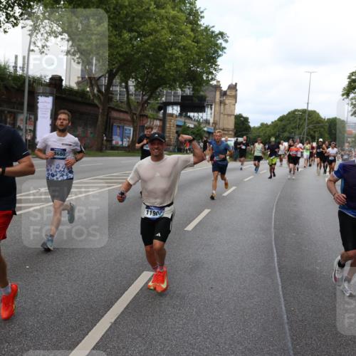 29.06.2025 - hella hamburg halbmarathon Yannick Fuchs http://msf.ph/oto/8280128 29.06.2025 10:37:24 20KM 1353, 1675, 1735, 2653, 4229, 4235, 5011, 5124, 5477, 9364, 9371, 9534, 9833, 10099, 10251, 11177, 11907, 12723, 12839, 13746, 13807, 14226, 14447, 14560, 14813, 15255, 15297, 15301, 15328, 15535, 15706, 15851, 15921, 16333, 16677, 17177, 17733, 17911, 18004, 18274, 18275, 18304, 18632, 18659, 18680, 18987 meine-sportfotos.de