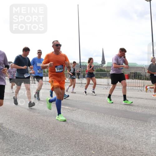 29.06.2025 - hella hamburg halbmarathon Lena Gebhardt http://msf.ph/oto/8280148 29.06.2025 10:20:28 Lombardsbrücke 3025, 1046, 12050, 17671, 5831, 1069, 9873, 1011, 1046, 1069, 1110, 1115, 1471, 1474, 2053, 2064, 2101, 2325, 2478, 2834, 3278, 3434, 3733, 3781, 3842, 4154, 4166, 4288, 4422, 4585, 4614, 4737, 4739, 4754, 4869, 5181, 5397, 5556, 5625, 5659, 5811, 5812, 5831, 5937, 6951, 7018, 7101, 7131, 7519, 7739, 7744, 7808, 8025, 8387, 8462, 8588, 8738, 8940, 9136, 9196, 9722, 9735, 9873, 10041, 10050, 10414, 10550, 10595, 10613, 10647, 10701, 10754, 11028, 11100, 11603, 11835, 11995 meine-sportfotos.de