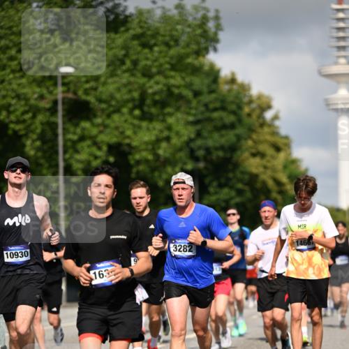 29.06.2025 - hella hamburg halbmarathon Dr. Thomas Lammeyer http://msf.ph/oto/8280158 29.06.2025 09:53:15 Kennedybrücke 1343, 1445, 1800, 1975, 2324, 2573, 2750, 2949, 3116, 3136, 3282, 3431, 4148, 4303, 4425, 5248, 5648, 5889, 6123, 6149, 6682, 7229, 7796, 8370, 8465, 9264, 9265, 9296, 9914, 10930 meine-sportfotos.de