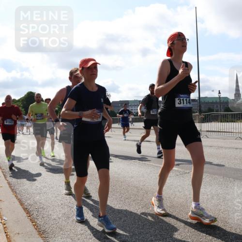 29.06.2025 - hella hamburg halbmarathon Lena Gebhardt http://msf.ph/oto/8280179 29.06.2025 09:58:03 Lombardsbrücke 9163, 9065, 5672, 3114, 1034, 1094, 1179, 1190, 1258, 1320, 1321, 1335, 1563, 1815, 1870, 2034, 2070, 2138, 2397, 2417, 2448, 2488, 2612, 2636, 2711, 2946, 3058, 3091, 3114, 3251, 3999, 4379, 4814, 4903, 5032, 5093, 5305, 5672, 5775, 6164, 6272, 6355, 6356, 6374, 6569, 6580, 6585, 6628, 6754, 6776, 6897, 7065, 7134, 7409, 7478, 7509, 7594, 7646, 7724, 7856, 7896, 7952, 7973, 7976, 8154, 8508, 8590, 9012, 9057, 9562, 9656 meine-sportfotos.de