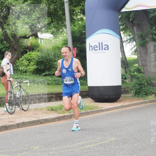 29.06.2025 - hella hamburg halbmarathon KatJ http://msf.ph/oto/8280180 29.06.2025 10:10:24 Zwischen KM18-KM19  meine-sportfotos.de