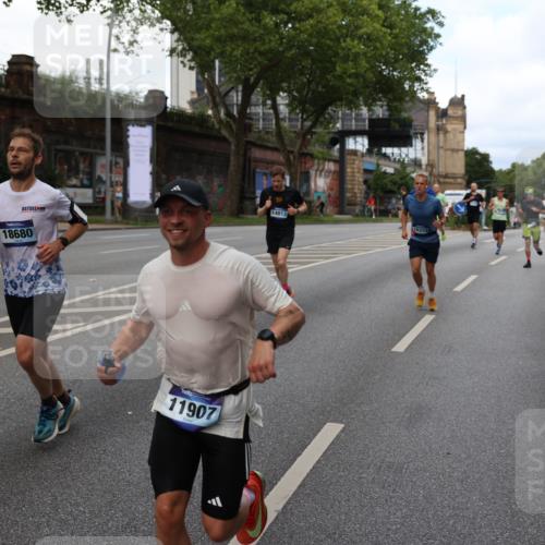 29.06.2025 - hella hamburg halbmarathon Yannick Fuchs http://msf.ph/oto/8280210 29.06.2025 10:37:25 20KM 1353, 1675, 1735, 2653, 4229, 4235, 5011, 5124, 5477, 9364, 9371, 9534, 10099, 10251, 11177, 11907, 12723, 12839, 13746, 13807, 14226, 14447, 14560, 14813, 15255, 15297, 15301, 15328, 15535, 15706, 15851, 15921, 16333, 16677, 17733, 17911, 18004, 18274, 18275, 18304, 18632, 18659, 18680, 18987 meine-sportfotos.de
