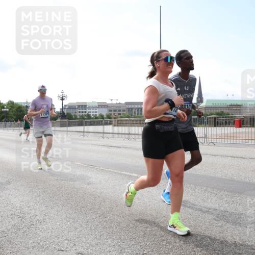 29.06.2025 - hella hamburg halbmarathon Lena Gebhardt http://msf.ph/oto/8280220 29.06.2025 10:11:34 Lombardsbrücke 1328, 1531, 1723, 1866, 1992, 3363, 3837, 4227, 5254, 5379, 5605, 7271, 7571, 8115, 8171, 8206, 8207, 8368, 8561, 8807, 8810, 9119, 9428, 10196, 10372, 10428, 11149, 11321, 11507, 11755, 12286, 12473, 13177, 13203, 13603, 13939, 14008, 14149, 14384, 15009, 15252, 15797, 15908, 15945, 16383, 17080, 17142, 17638, 17774, 17787, 17866, 18278, 18382, 19172, 19241 meine-sportfotos.de