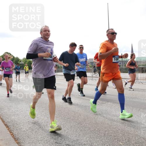 29.06.2025 - hella hamburg halbmarathon Lena Gebhardt http://msf.ph/oto/8280230 29.06.2025 10:20:28 Lombardsbrücke 8025, 17671, 5831, 106, 1548, 1011, 1046, 1069, 1110, 1115, 1471, 1474, 2053, 2064, 2101, 2325, 2478, 2834, 3278, 3434, 3733, 3781, 3842, 4154, 4166, 4288, 4422, 4585, 4614, 4737, 4739, 4754, 4869, 5181, 5397, 5556, 5625, 5659, 5811, 5812, 5831, 5937, 6951, 7018, 7101, 7131, 7519, 7739, 7744, 7808, 8025, 8387, 8462, 8588, 8738, 8940, 9136, 9196, 9722, 9735, 9873, 10041, 10050, 10414, 10550, 10595, 10613, 10647, 10701, 10754, 11028, 11100, 11603, 11835, 11995 meine-sportfotos.de