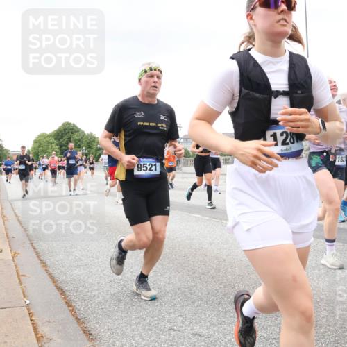 29.06.2025 - hella hamburg halbmarathon Lena Gebhardt http://msf.ph/oto/8280252 29.06.2025 10:54:53 Lombardsbrücke 2015, 128, 9521, 6982, 1527, 5500, 1013, 1198, 1949, 2084, 2090, 2244, 2452, 2532, 2566, 2586, 2632, 3002, 3274, 3761, 3795, 3857, 4191, 4192, 4971, 5185, 5216, 5392, 5500, 5727, 5882, 5933, 5993, 6023, 6279, 6395, 6396, 6839, 6944, 6982, 7238, 7986, 8012, 8186, 9521, 9596, 10109, 10331, 10471, 10686, 11033, 11226, 11287, 11567, 11569, 11737, 11788, 11908, 12147, 12148, 12240, 12268, 12270, 12930, 13272, 13283, 13548, 13944, 13945, 13979, 13980, 14515 meine-sportfotos.de